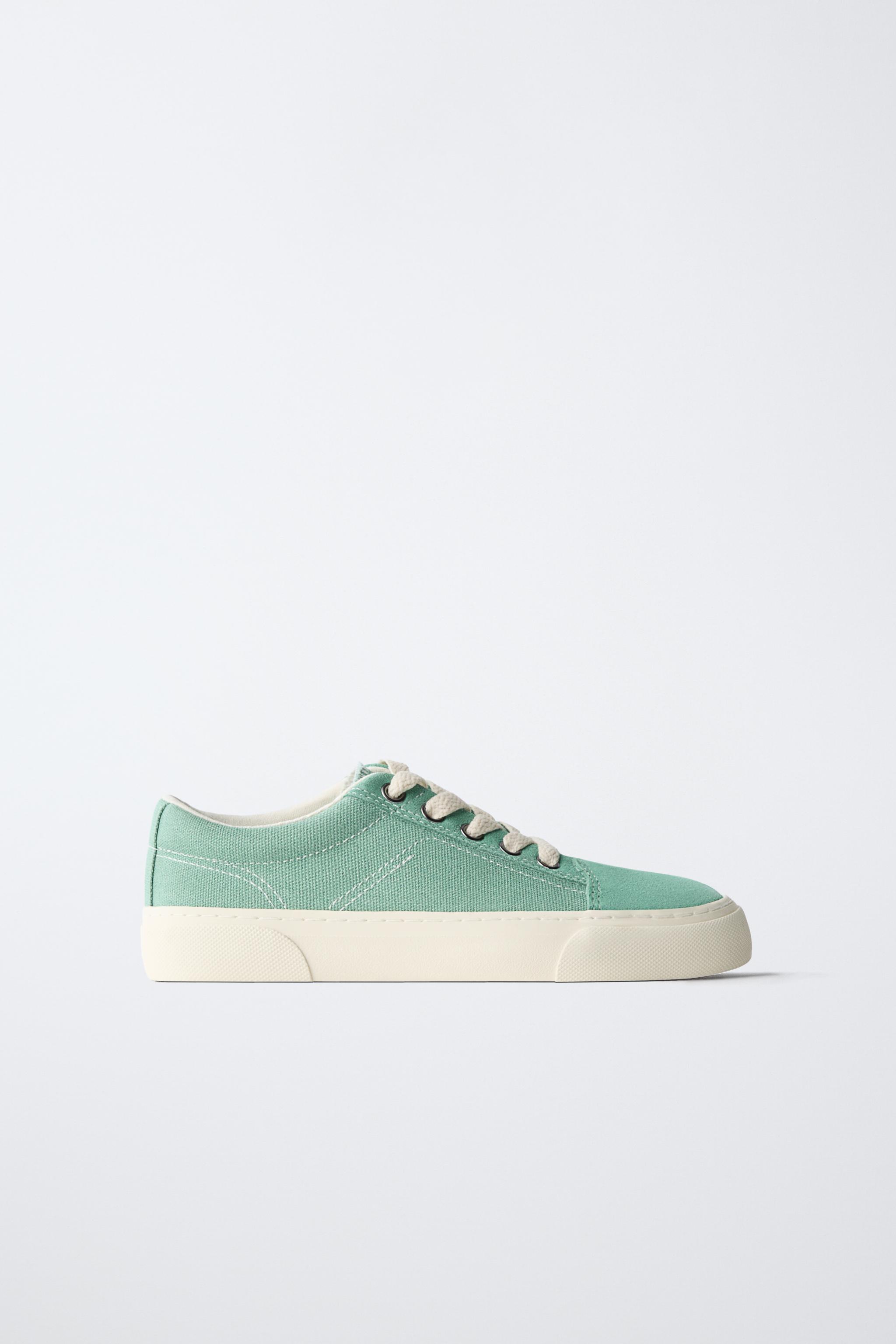 LACE-UP SNEAKERS